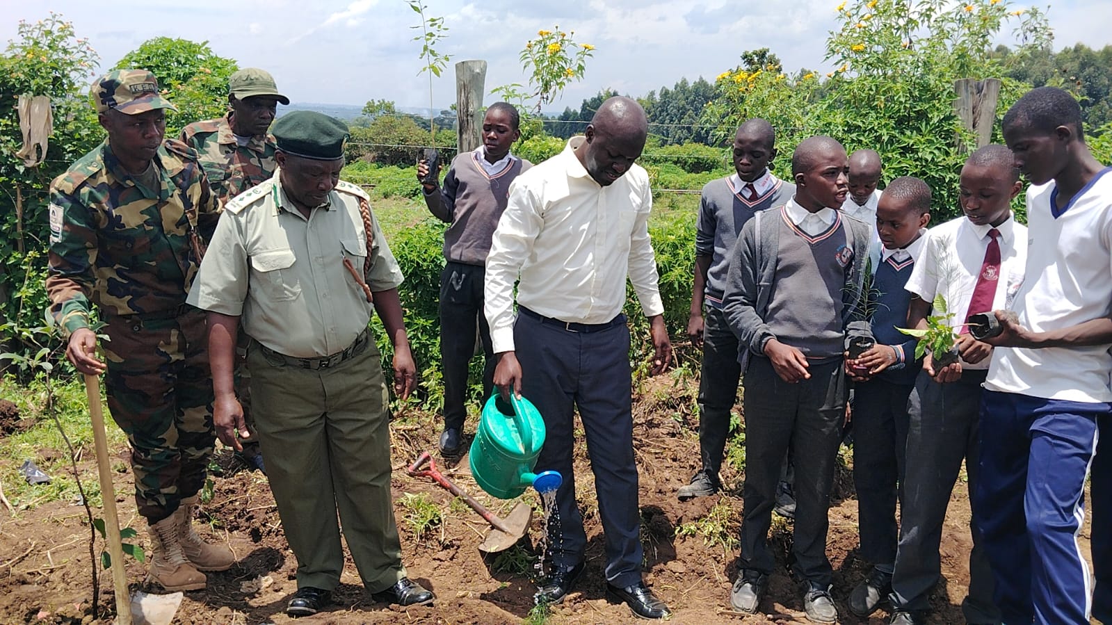 A mentorship circle under a tree in western Kenya
